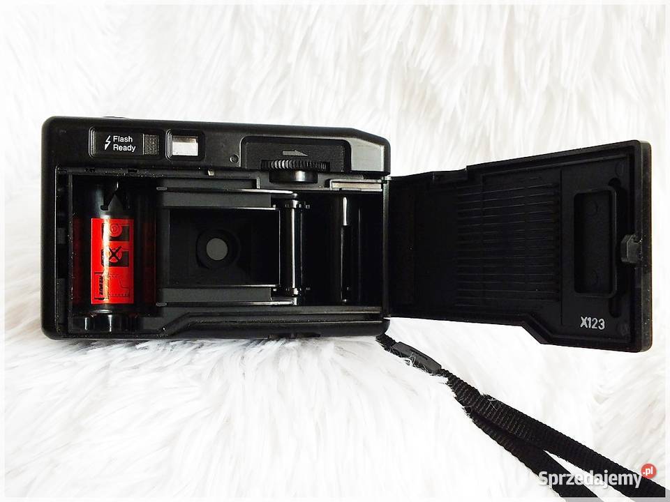 Aparat analogowy REVUE Flash na klisze z lampą Żary