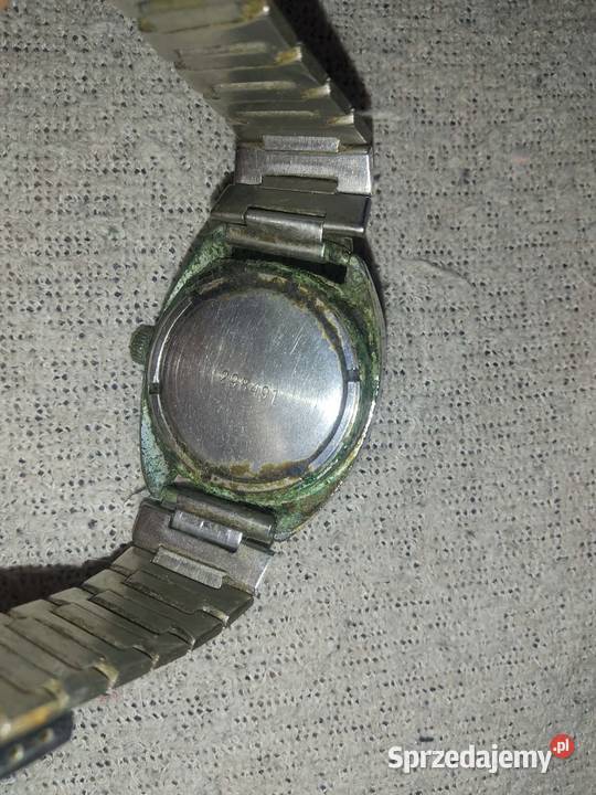 nakrecany zegarek raketa vintage z datownikiem Legnica