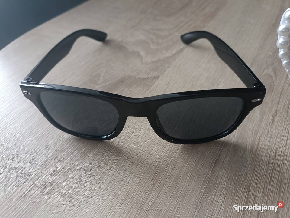 Okulary przeciwsłoneczne pary młodej Kwidzyn