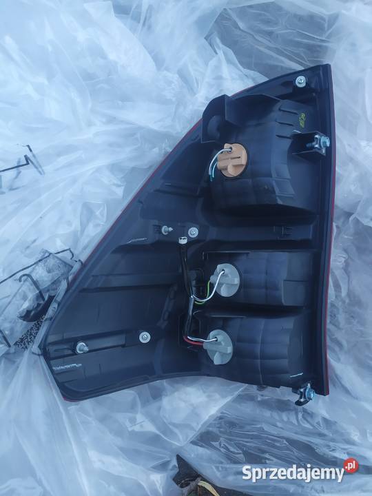 Toyota Hilux VIII Lampa lewa prawa tyl tylna ory Lampy tylne Ksawerów
