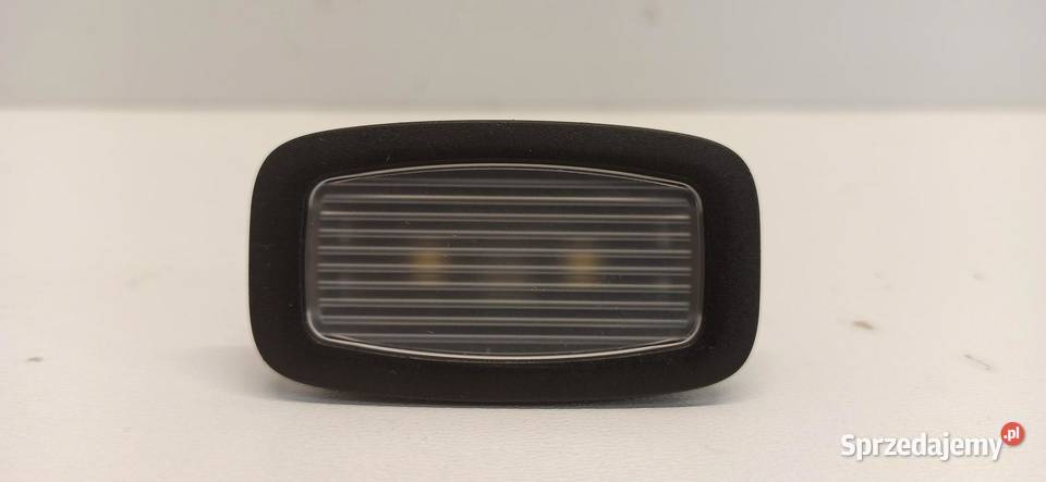 MERCEDES W205 LAMPKA KABINY WNĘTRZA A0009061003 Oświetlenie kabiny