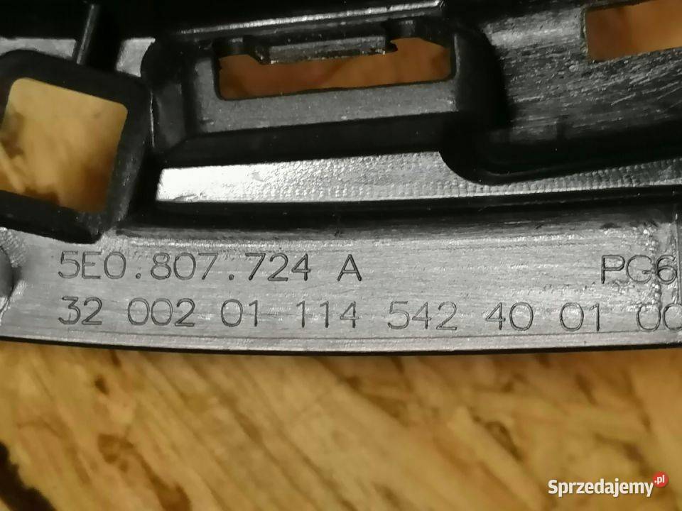 SKODA OCTAVIA III ŚLIZG ATRAPY PRAWY PRZÓD osobowe wielkopolskie Pleszew