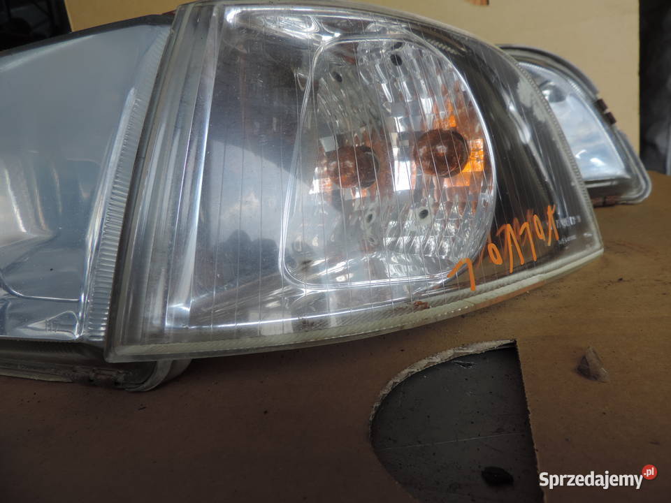 VOLVO V40 LIFT LAMPA LEWY PRZÓD lampy przednie