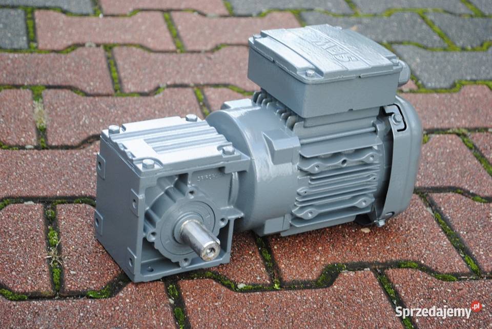 Motoreduktor kątowy 037kw 135obrmin SEW Kargowa