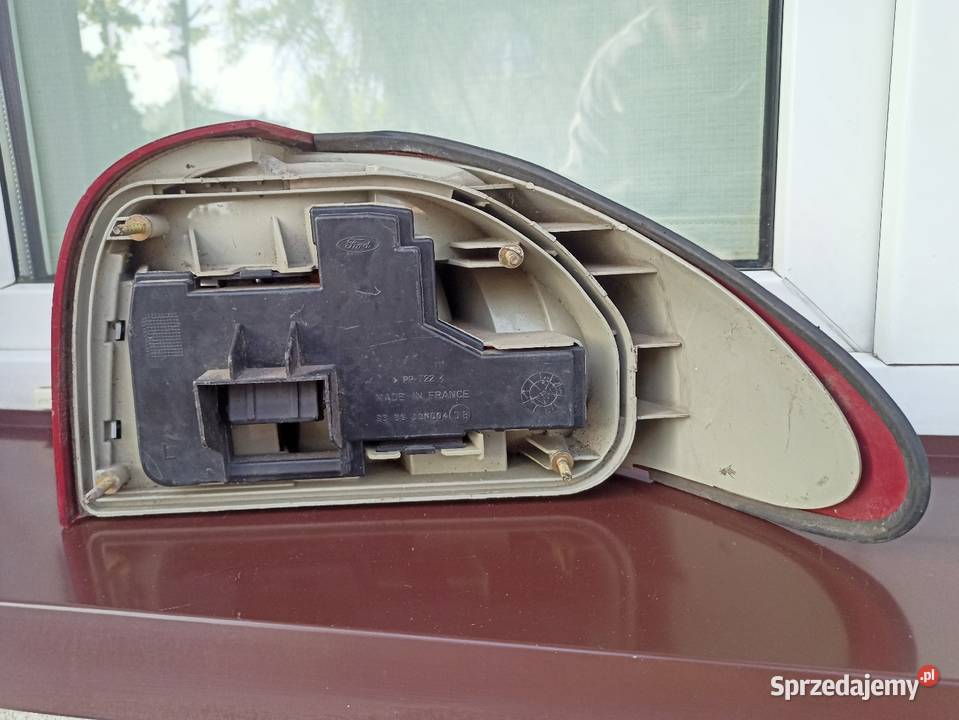 Ford Mondeo MK1 hatchback lampa tył tylna lewa łódzkie Sieradz