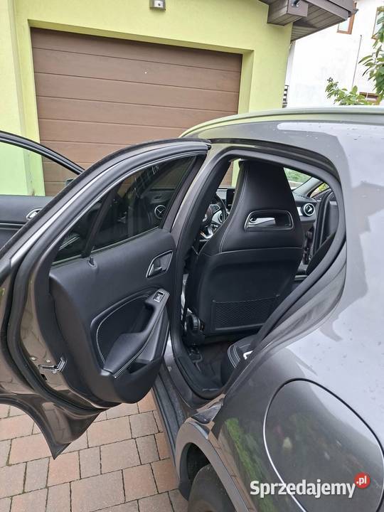 MercedesBenz GLA 180 16 Manual Benzyna 2016r nawigacja Dębica sprzedam