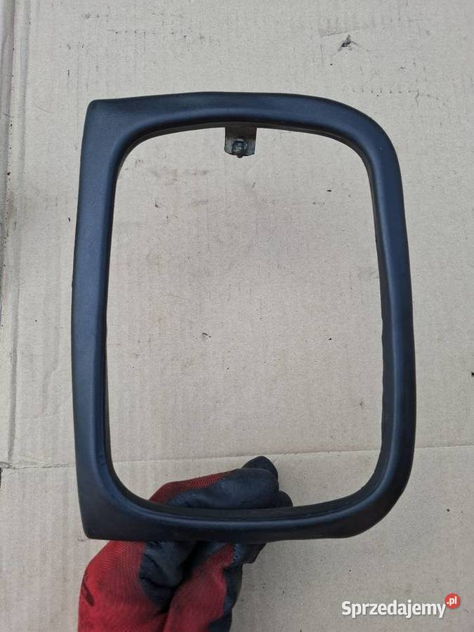 Zewnętrzne ramki reflektorów przednich Fiat 126p osobowe Strzelce Opolskie