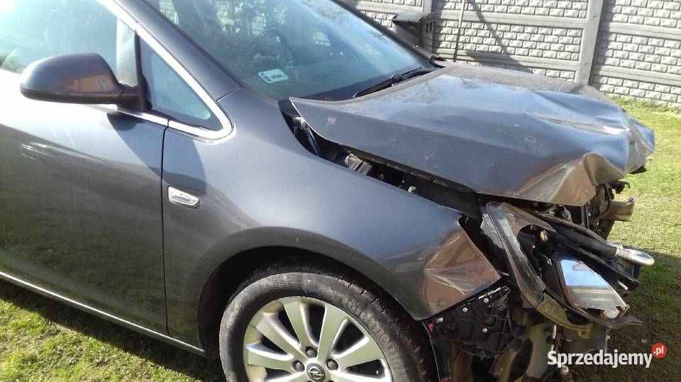 Opel Astra J 17 diesel 2011 uszkodzony przód manualna Brzeziny sprzedam