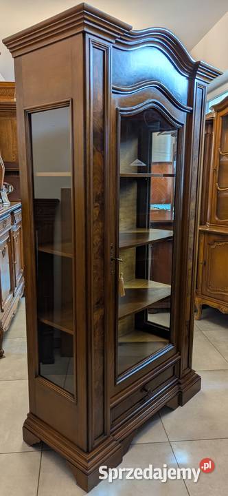 piękna witrynaserwantka czeczota orzechsklep