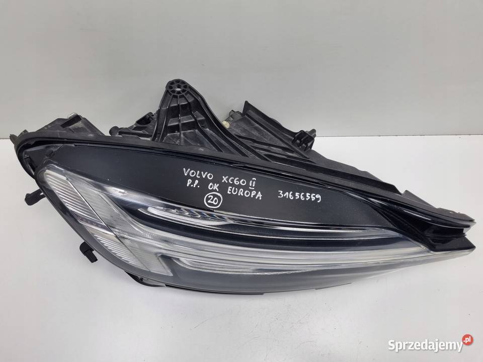 LAMPA PRAWA Volvo XC60 II FULL LED PRZEDNIA Rudka