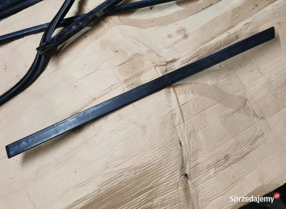 Listwa drzwi lewy tył BMW E34 sedan kombi Żory sprzedam