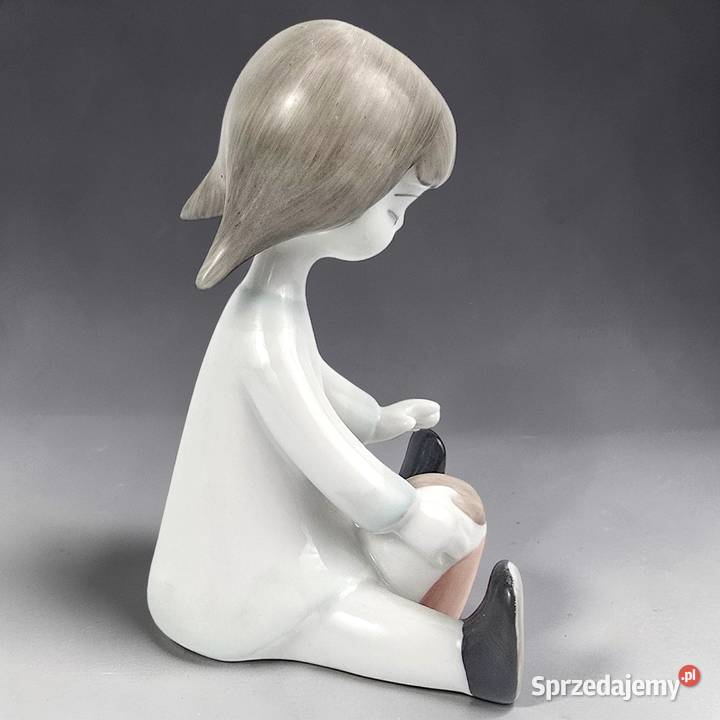 dziecko z wiaderkiem lalki art deco Hollóhza Bronisze