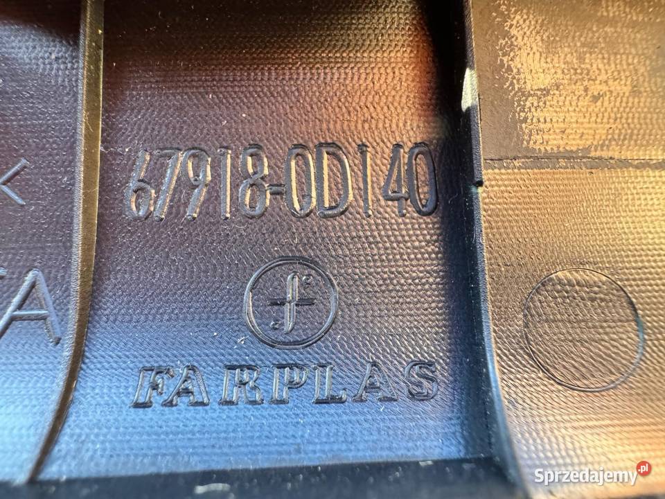 Listwaplastik osłona progu lewy tył Toyota Yaris Listwy i nakładki