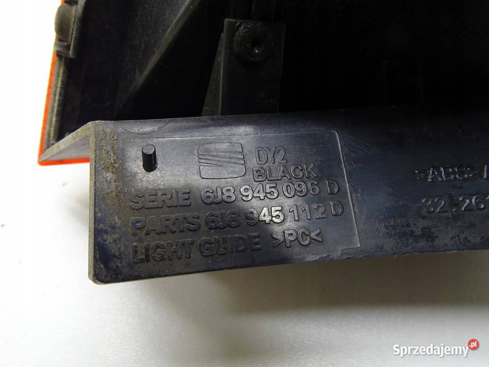 LAMPA PRAWA PRAWY TYŁ W BŁOTNIK 6J8945096D SEAT Błotniki