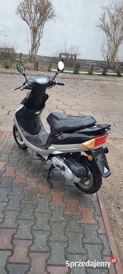 Skuter 4t ladny zadbany maly przebieg skuter