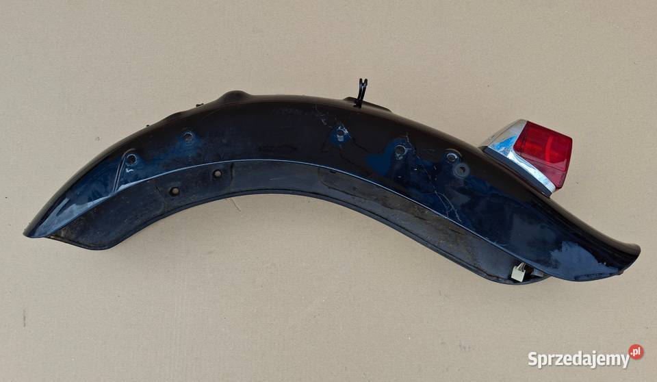 SUZUKI INTRUDER VS 1400 BŁOTNIK TYŁ LAMPA Bieleń