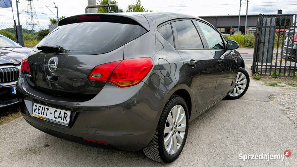 Opel Astra 16i116OPŁACONY Bezwypadkowy Rok produkcji 2010 sprzedam