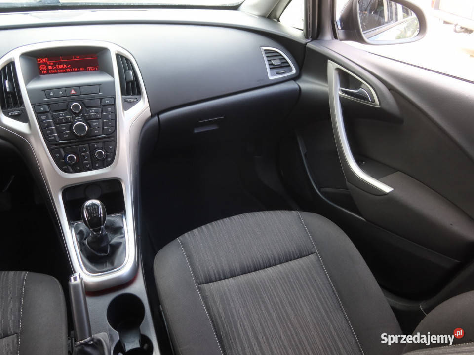 Opel Astra 14 T światła przeciwmgielne