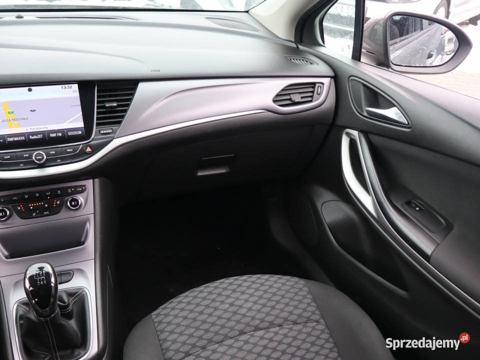 Opel Astra 14 T klimatyzacja