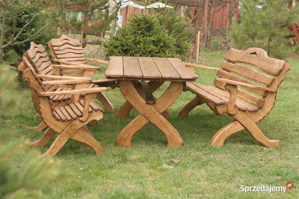 Drewniane meble ogrodowe wygodnie wyprofilowane