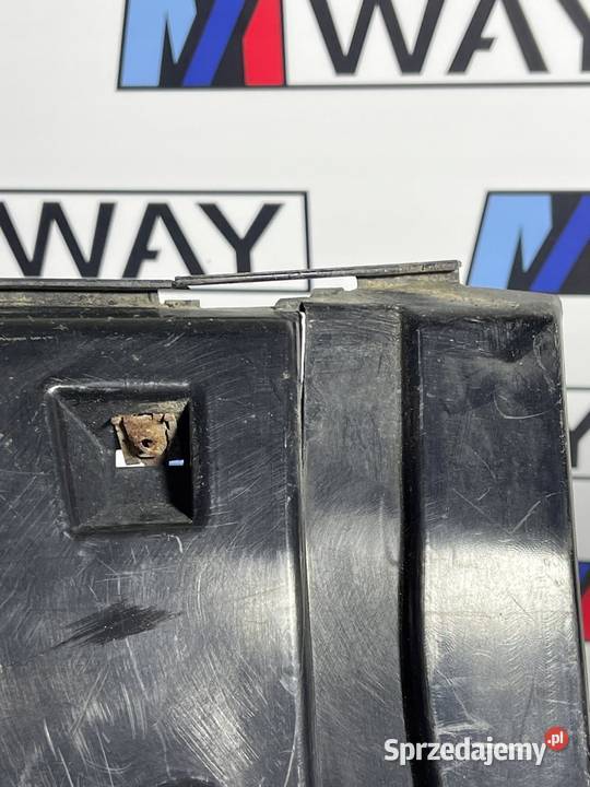 BMW F01 F02 F04 ŚLIZG ZDERZAKA PRAWY TYŁ 7183886