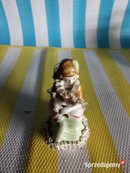 Figurkę sprzedam Porcelana i szkło