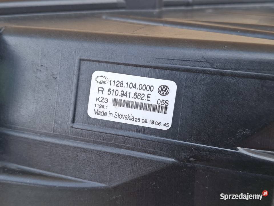 VW GOLF SPORTSVAN LIFT HALOGEN PRAWY LAMPA Bieleń