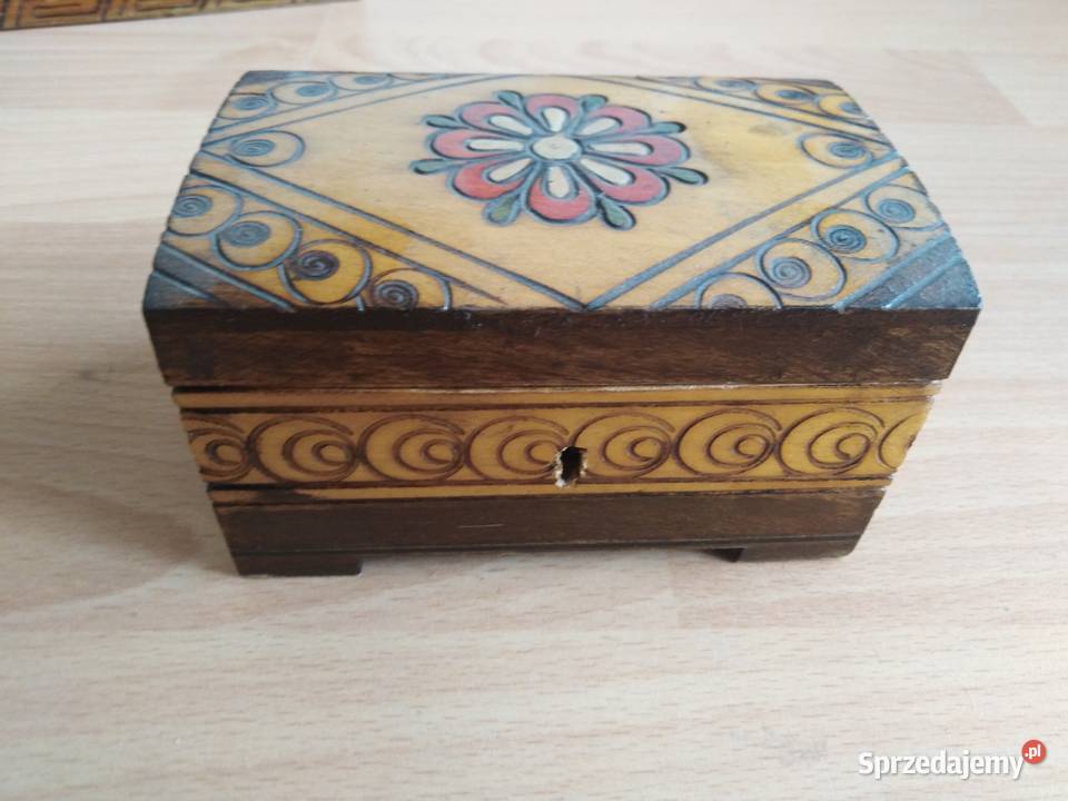 Pudełko szkatułka kuferek drewniane z okresu PRL Lębork