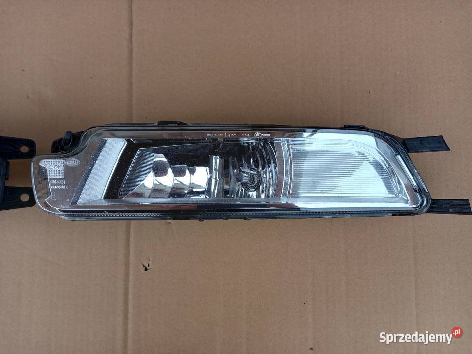 VW Passat B8 Lampa przeciwmgielna halogen LP Bukownica