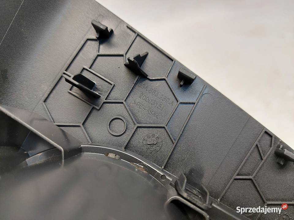 Audi Q4 ETRON 89A 89E UCHWYT NA KUBKI NAPOJE