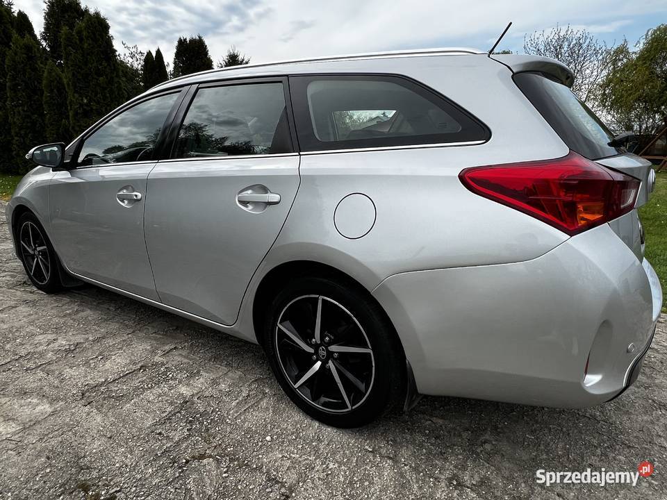 Toyota Auris 20 Salon Polska zadbana Świdnik