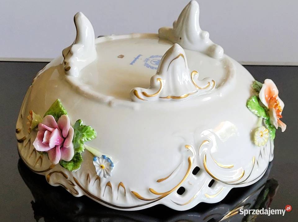 Ażurowa patera w miśnieńskim stylu na nóżkach