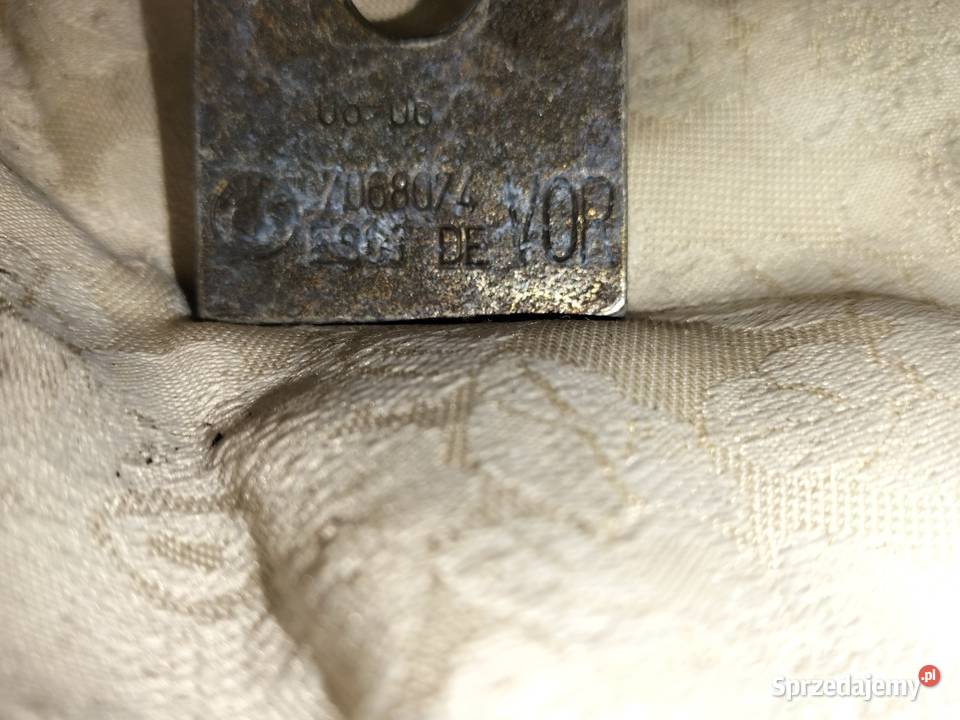 Zawias drzwi prawy przód BMW E60 E61 CARBON Poręba