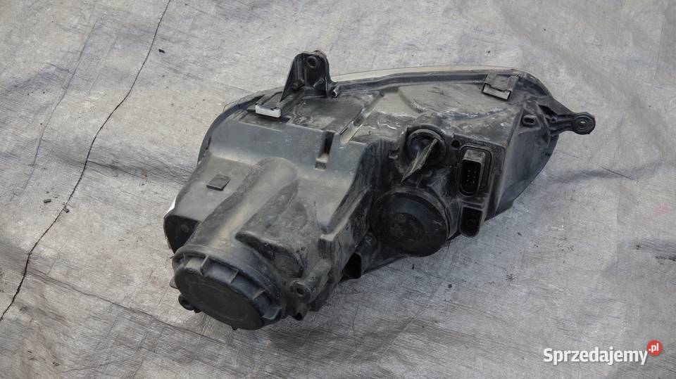 LAMPA PRAWA PRZEDNIA REFLEKTOR PRAWY VW GOLF V
