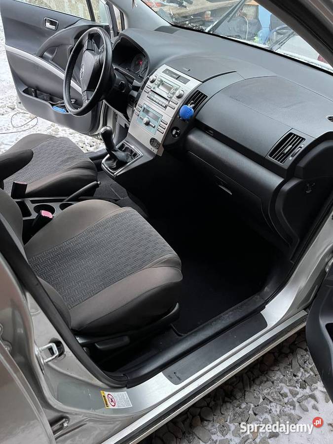 Toyota Corolla Verso 20 TD 116 D4D 2005 r Samochody osobowe Krosno