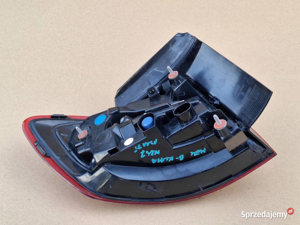 MERCEDES BKLASA W247 LAMPA PRAWY TYŁ LED PRAWA Bieleń