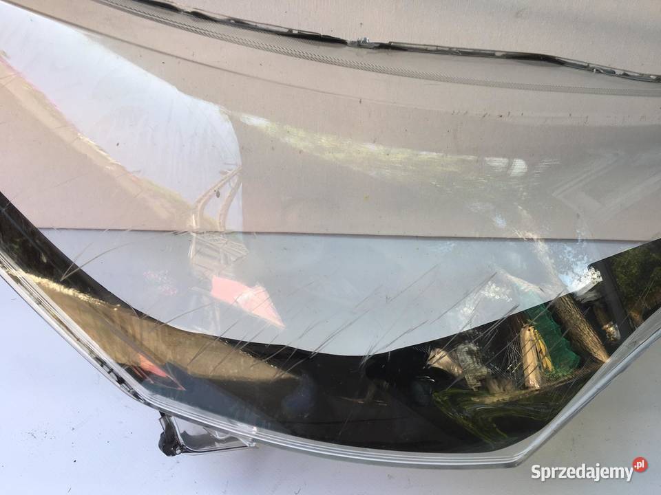 TOYOTA AVENSIS T27 LIFT PRAWY KLOSZ LAMPY Lampy przednie wielkopolskie Ostroróg