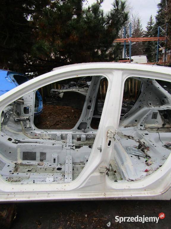 PRÓG SŁUPEK LEWY BOK MAZDA 2 DJ osobowe