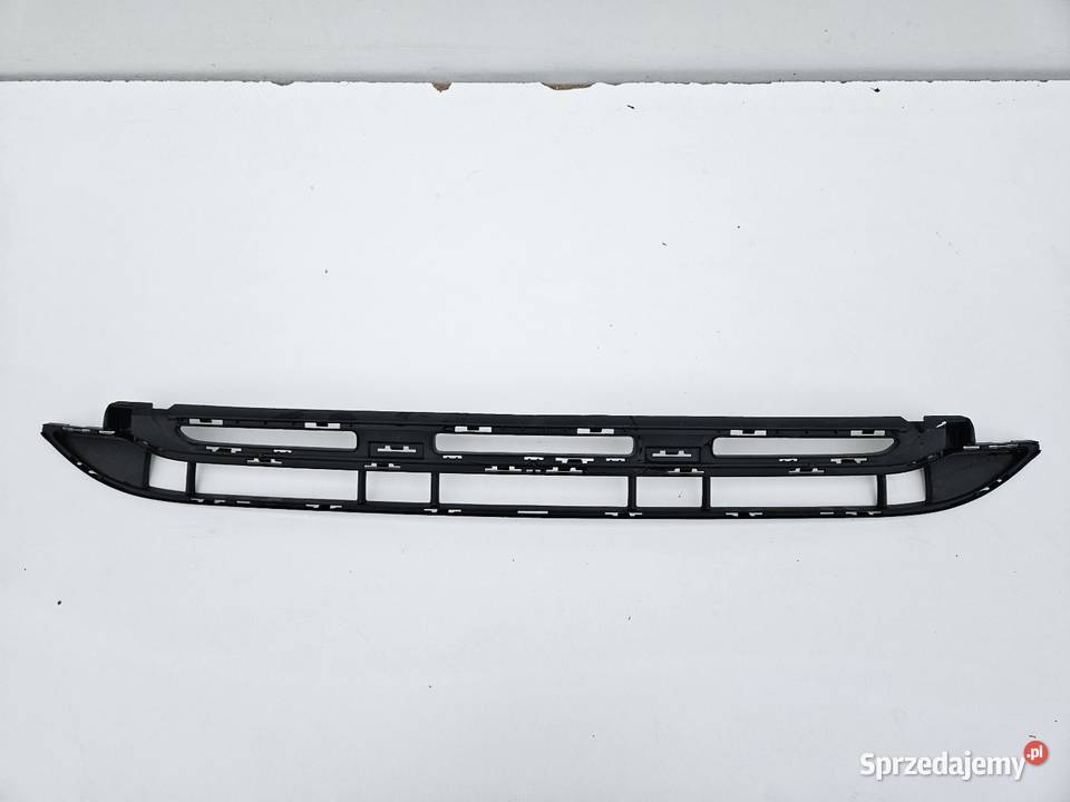 MERCEDES GLA W247 KRATKA ŚRODKOWA ZDERZAKA PRZÓD