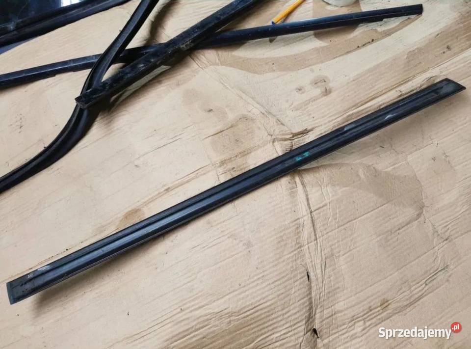 Uszczelka karoserii dachu BMW E36 sedan lewa Żory