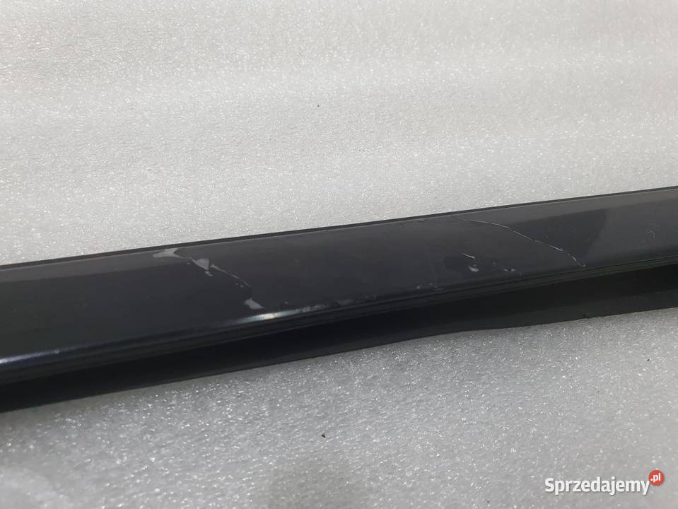 LISTWA SZYBY CZOŁOWEJ PRAWA MERCEDES W204