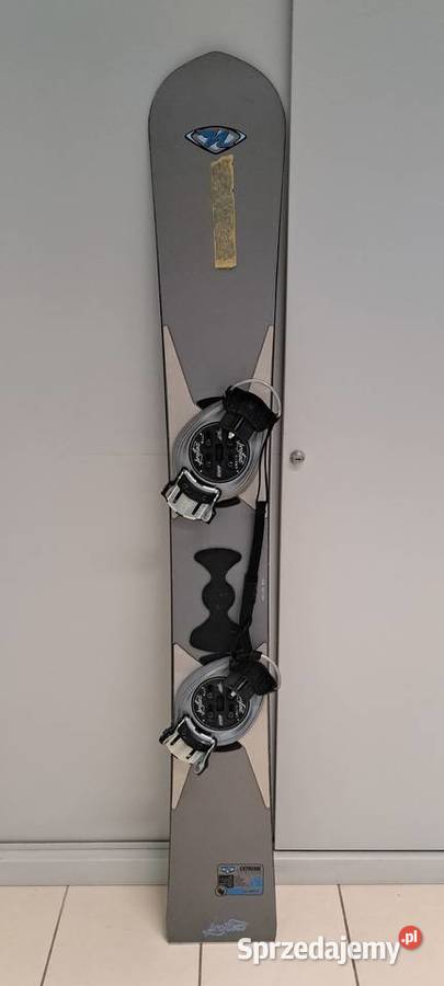 deska snowboard Nidecker z wiązaniami