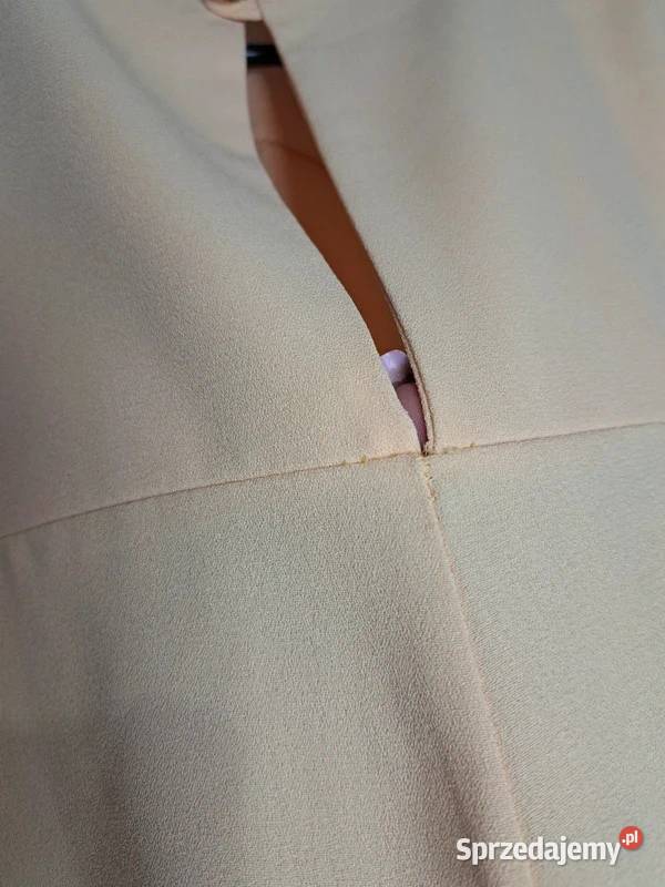 Sukienka żółta z eleganckim guziczkiem na Rozmiar 36(S) Trąbki Wielkie