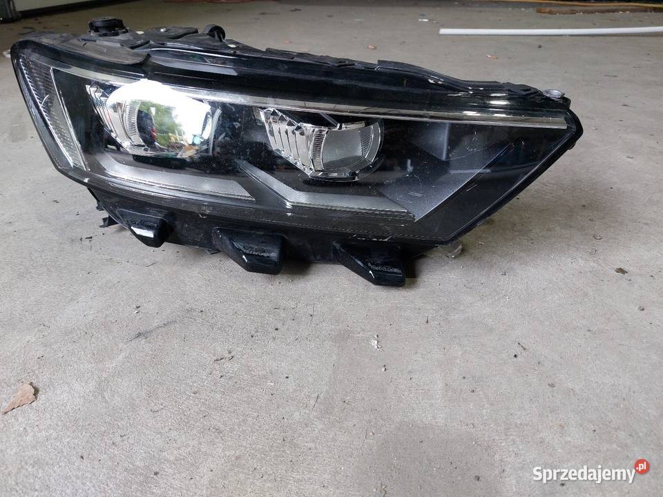 Reflektor lampa przód przednia prawa VW T roc osobowe Iwanowice