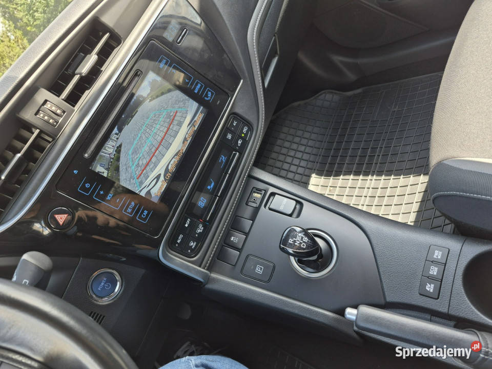 Toyota Auris 18 hybrid climatronic kamera grzane