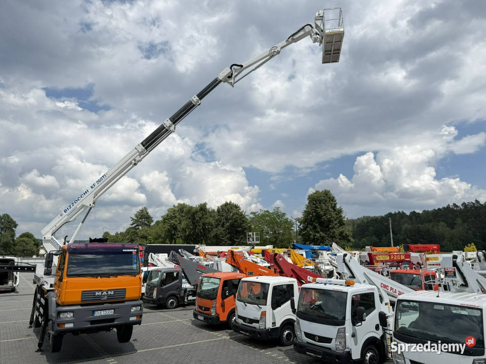 MAN LE 14220B 4x4 Zwyżka Bizzocchi KF 260 Widełki