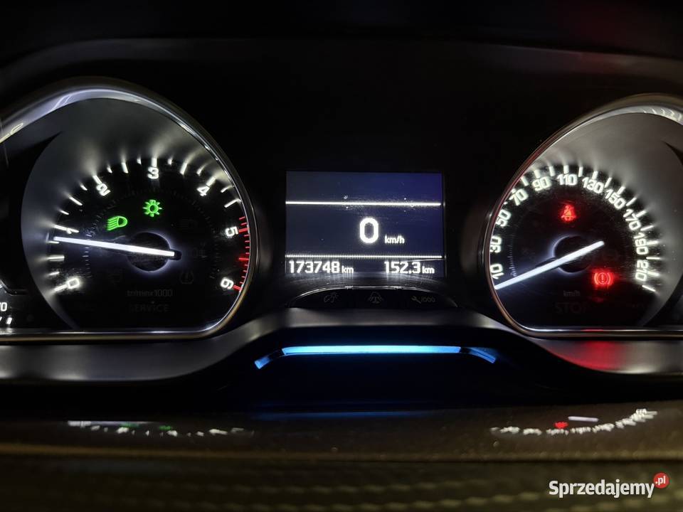 Peugeot 2008 16hdi style światła do jazdy dziennej Jasło