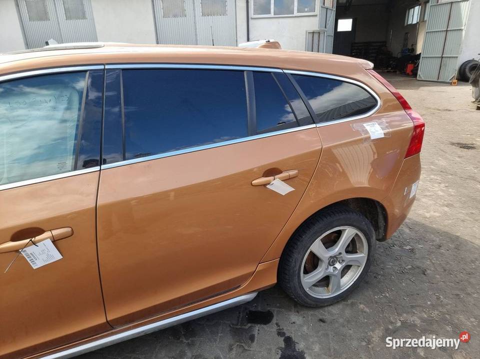 ĆWIARTKA BŁOTNIK LEWY TYŁ VOLVO V60 704 VIBRANT Pozostałe sprzedam