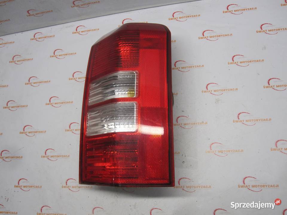 JEEP PATRIOT 24 B 10r lampa prawa tył 320342