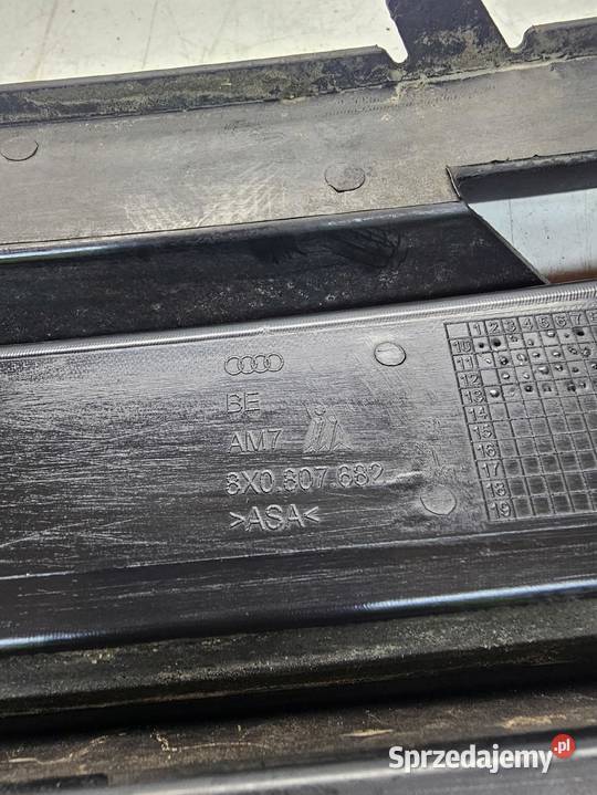 KRATKA ZDERZAKA PRAWA AUDI A1 8X 8X0807682 osobowe śląskie Przystajń